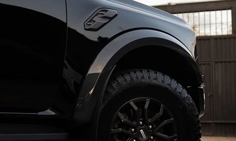 Ford Ranger Raptor 3...