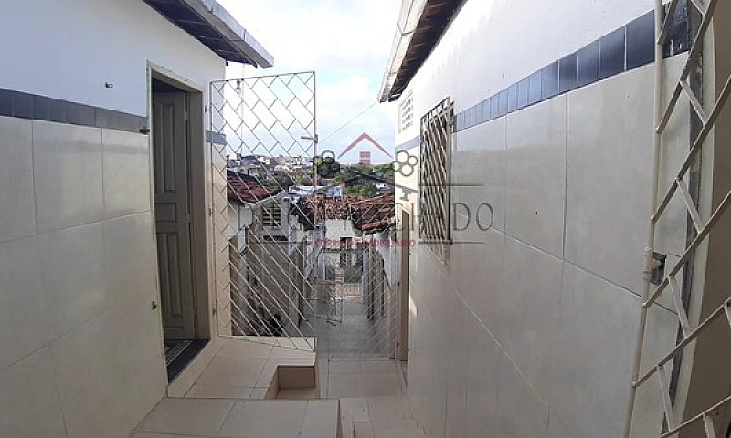 Condomínio Com 6 Cas...