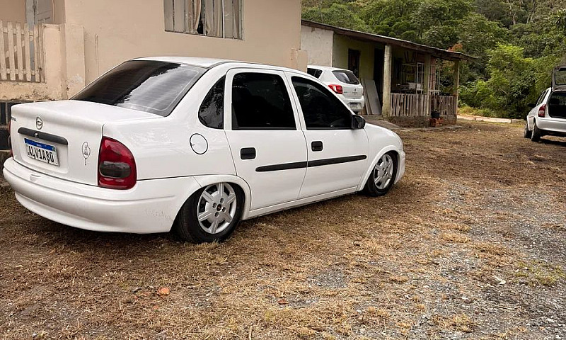 Chevrolet Corsa Seda...