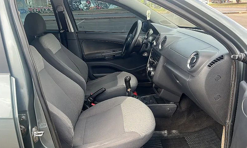 Volkswagen Voyage 1....
