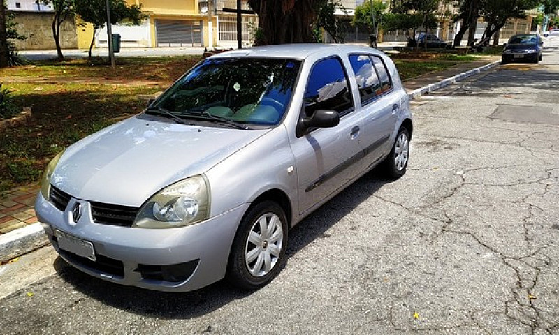 Renault Clio Authent...