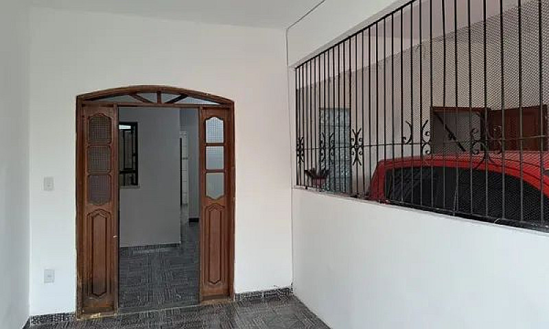 Alugo Casa Com 1/4 E...