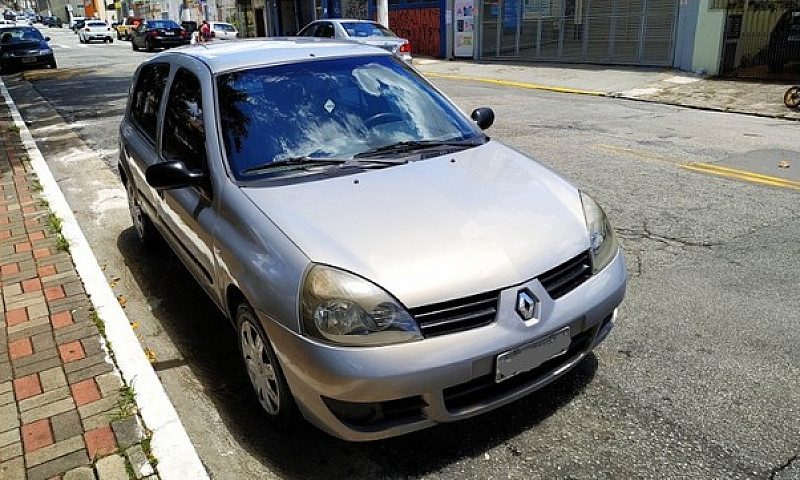 Renault Clio Authent...