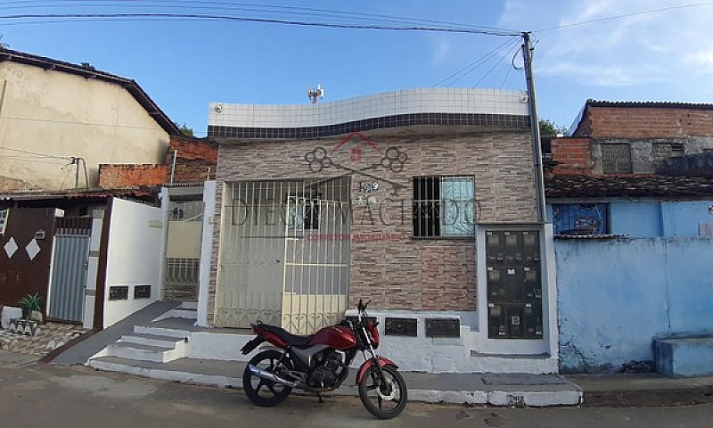 Condomínio Com 6 Cas...