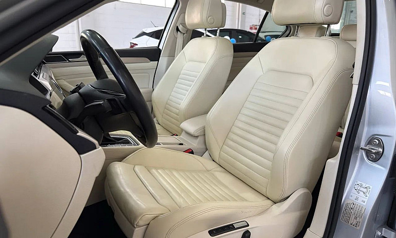 Volkswagen Passat Hi...