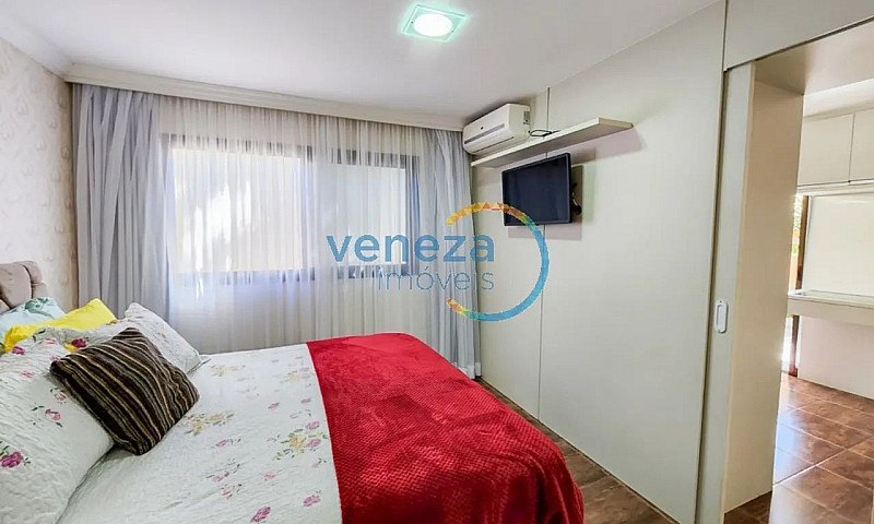 Casa Residencial À V...