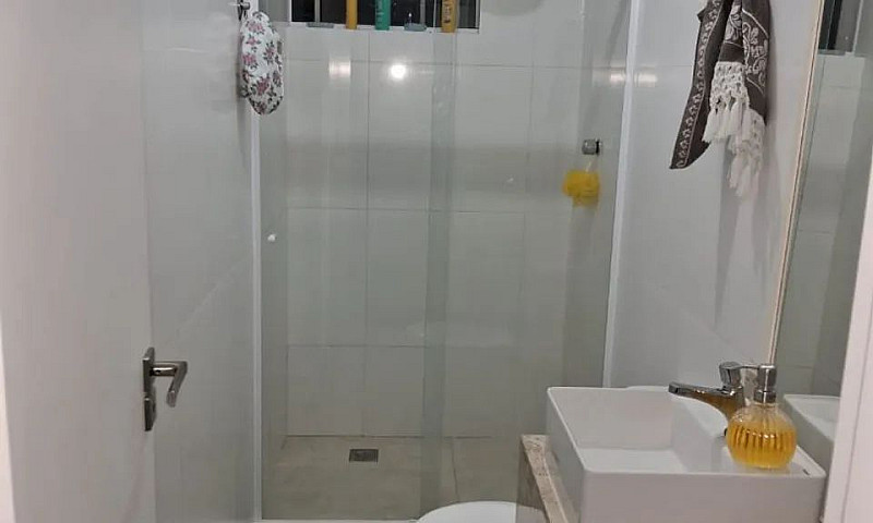 Vende-Se Casa Com Pi...