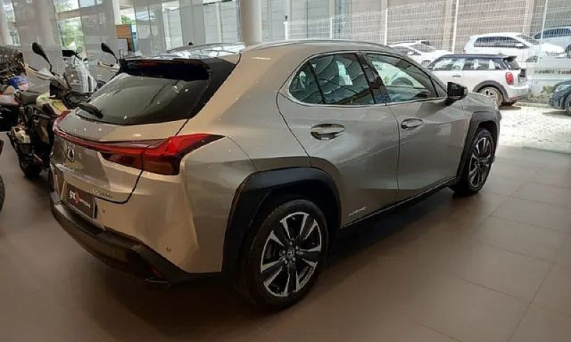 Lexus Ux 250H 2.0 Vv...