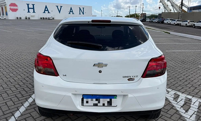 Chevrolet Onix Hatch...