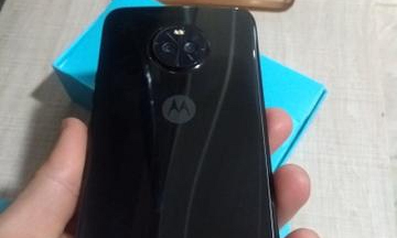 Moto X4...