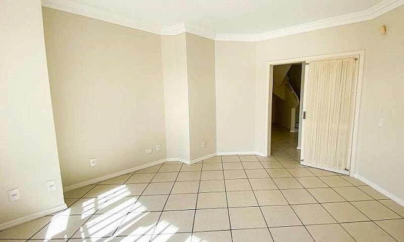 Casa Com 4 Dormitóri...