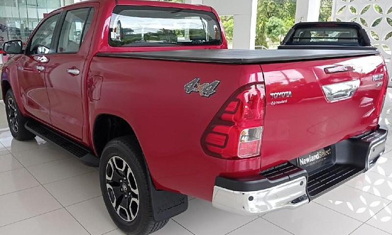 Toyota Hilux 2.8 D-4...