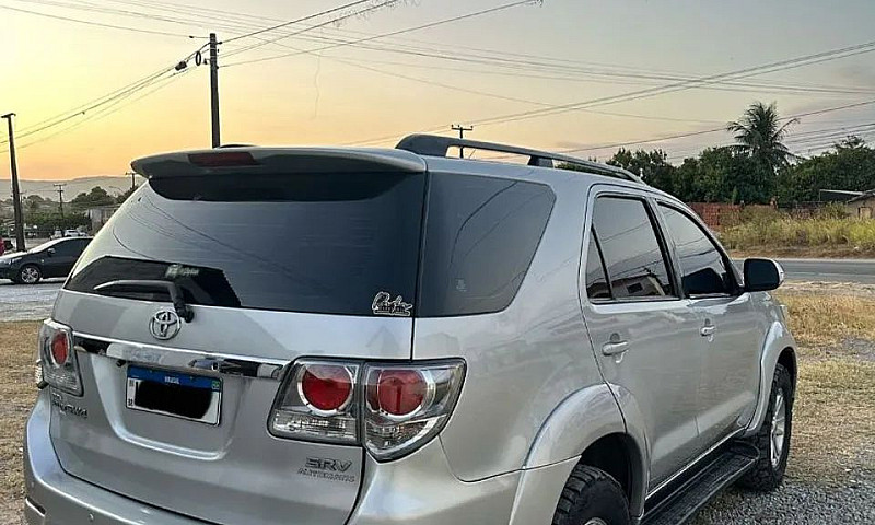 Toyota Hilux Sw4 Srv...