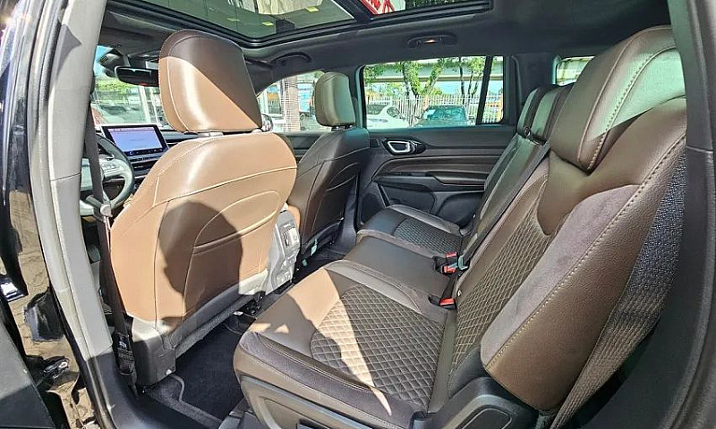 Jeep Commander Overl...