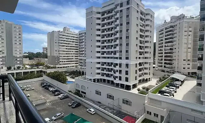 2 Quartos Sendo 1 Su...