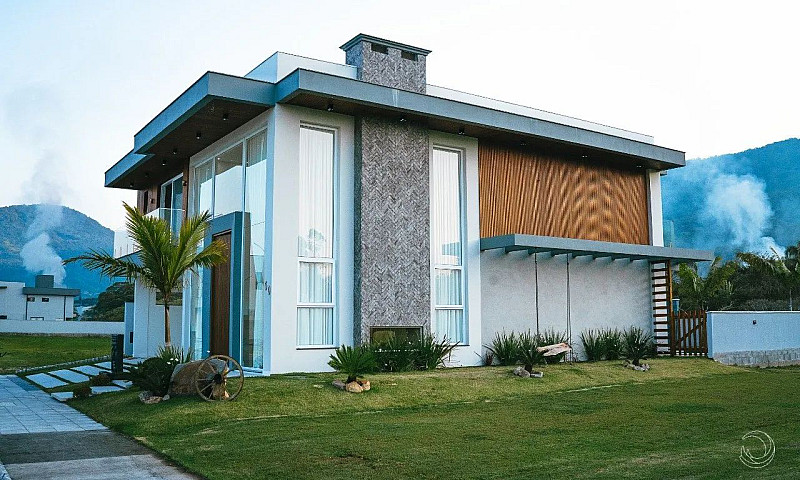 Casa Alto Padrão 5 Q...