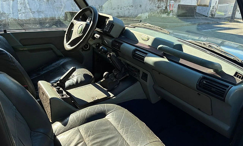 Land Rover Discovery...