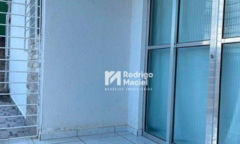 Casa Com 3 Dormitóri...