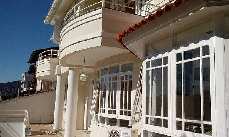 Casa Com 4 Dormitóri...