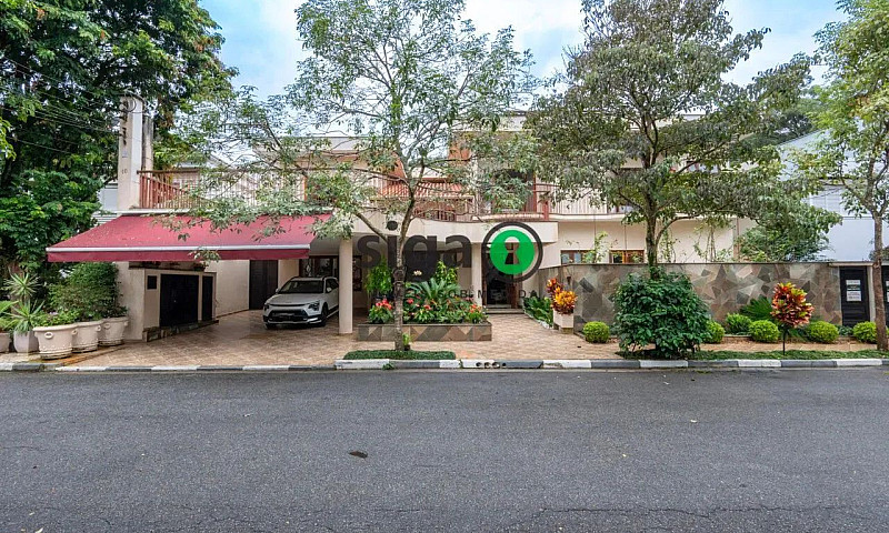 Casa De 440M² Com 5 ...