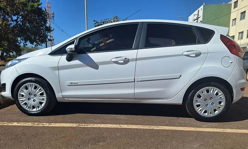 Ford Fiesta Se 1.6 1...