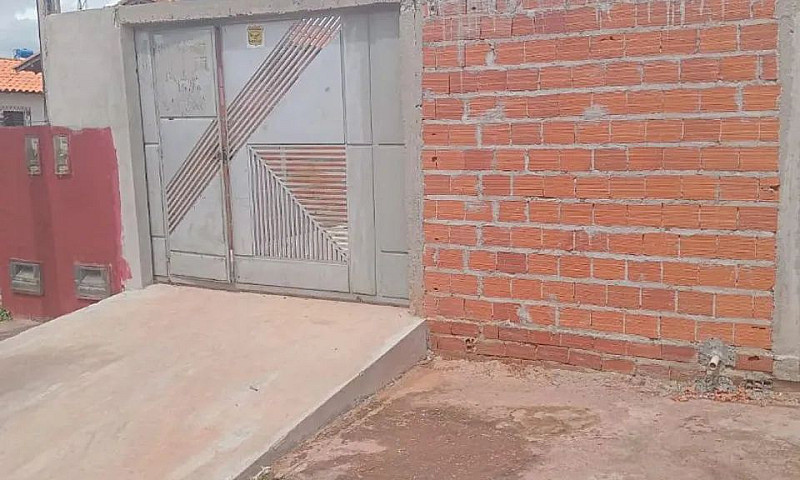 Vende-Se Casa Em Dem...