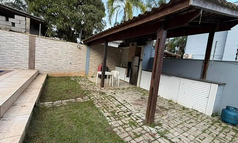 Casa Com 3 Quartos À...