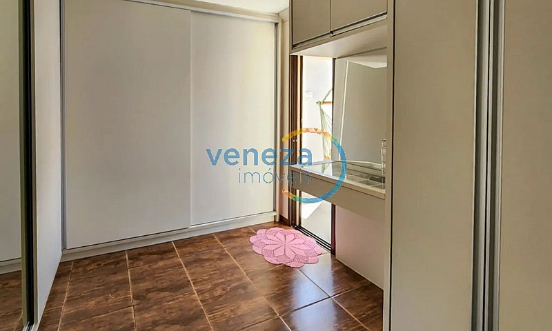 Casa Residencial À V...