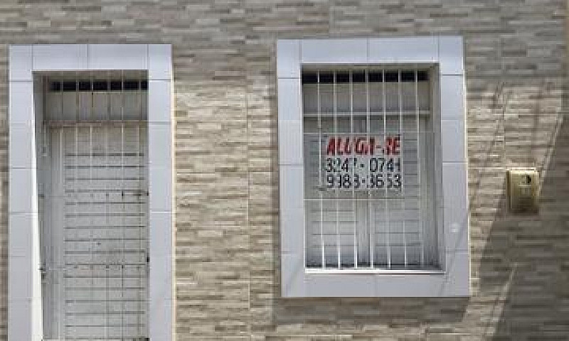 Aluga-Se Casa No Cen...