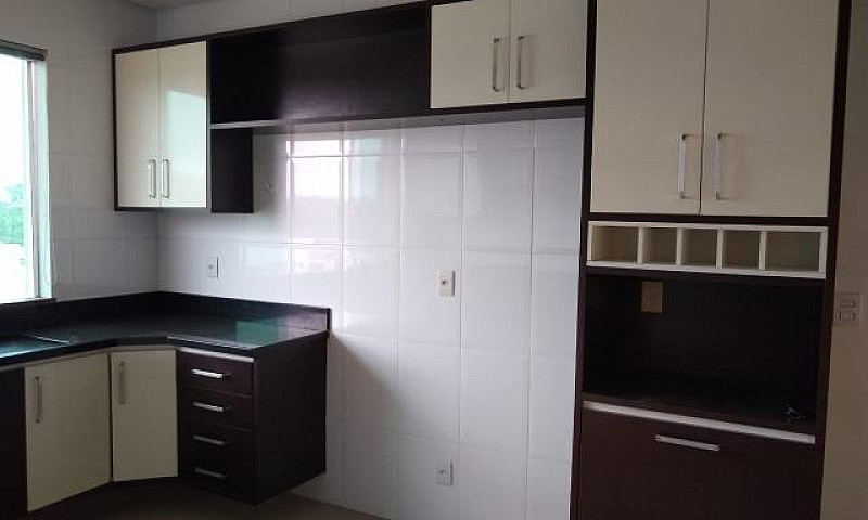 Linda Casa Condomíni...