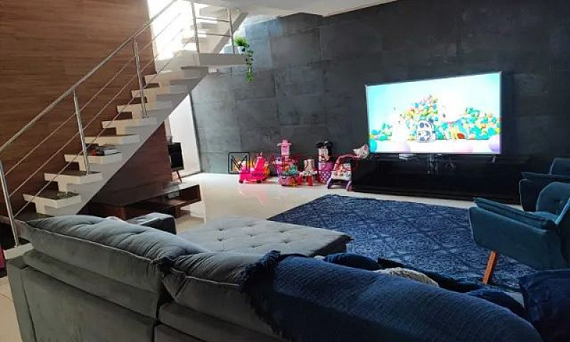 Linda Casa De Alto P...