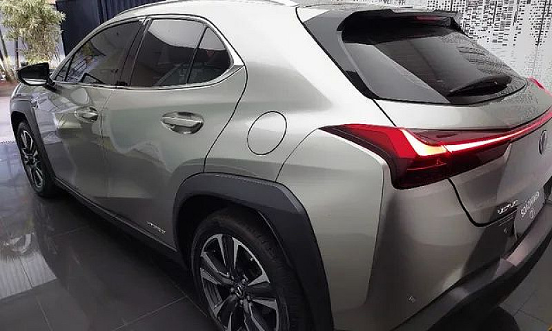 Lexus Ux 250H 2.0 Vv...