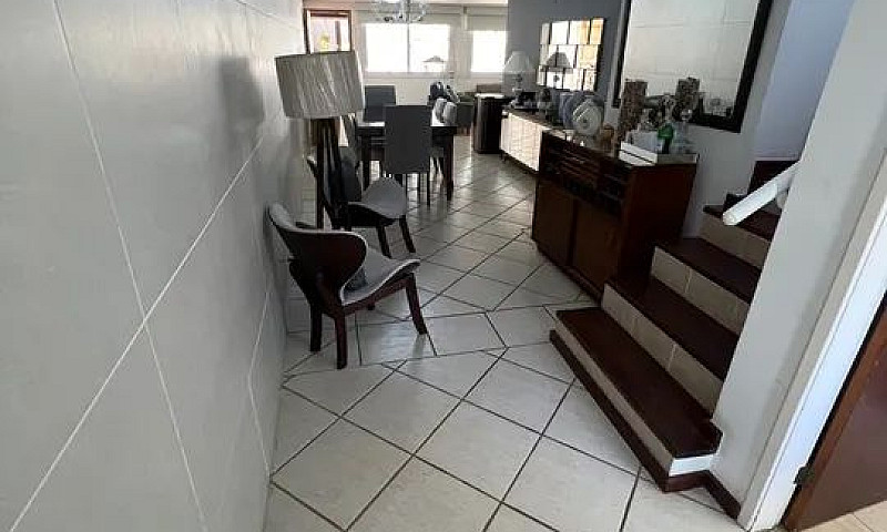 Casa À Venda...