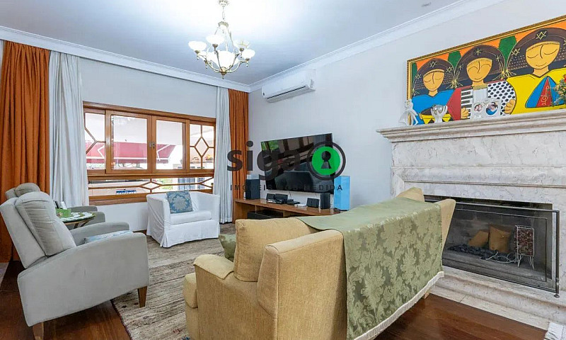 Casa De 440M² Com 5 ...