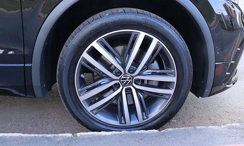 Volkswagen Tiguan Al...