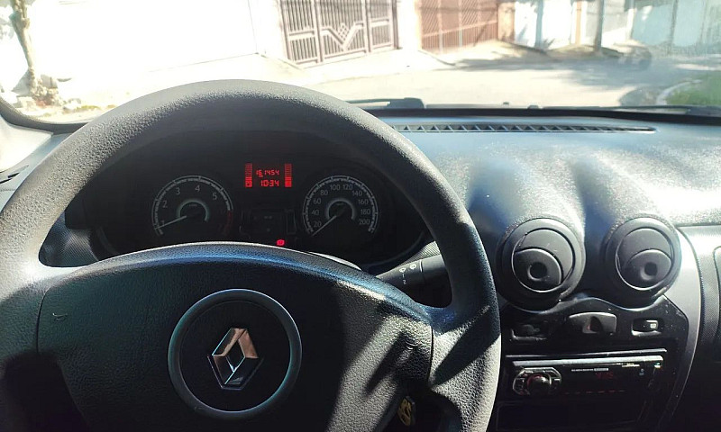 Renault Sandero Auth...