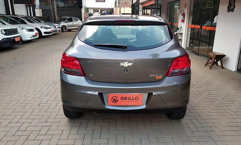 Chevrolet Onix Hatch...