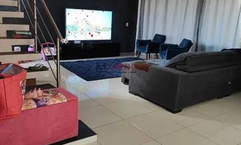 Linda Casa De Alto P...