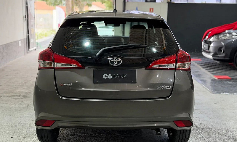 Toyota Yaris Live 1....