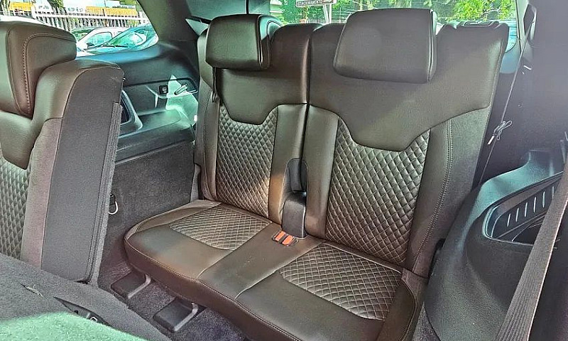 Jeep Commander Overl...
