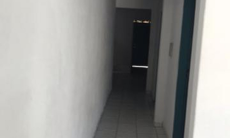 Aluga-Se Casa No Cen...