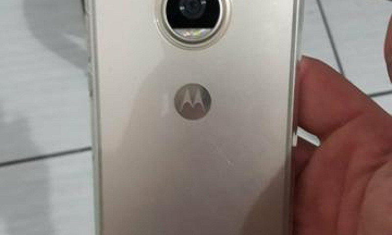 Moto Z2 Play...