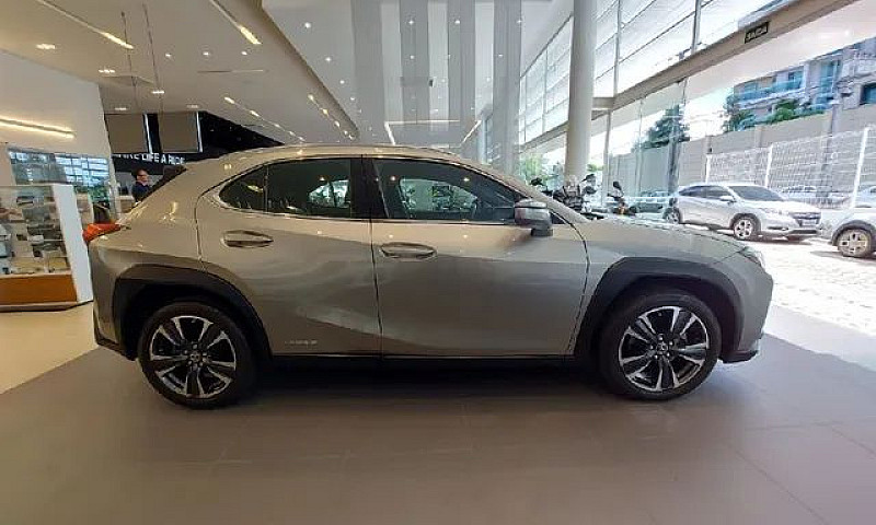 Lexus Ux 250H 2.0 Vv...