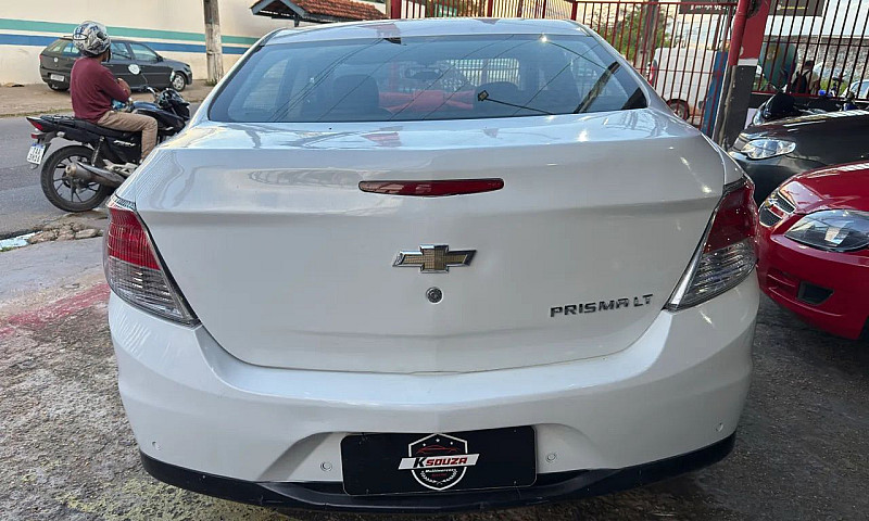 Chev. Prisma Sedã Au...