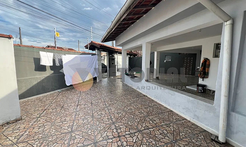 Casa Com 3 Dormitóri...