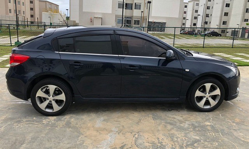 Cruze Hachtback Spor...