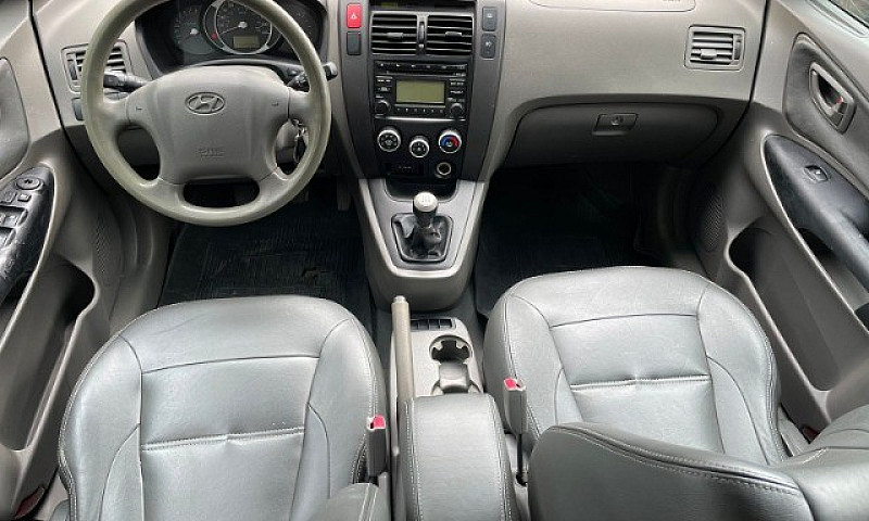 Hyundai Tucson Gl 2....