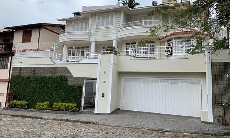 Casa Com 4 Dormitóri...