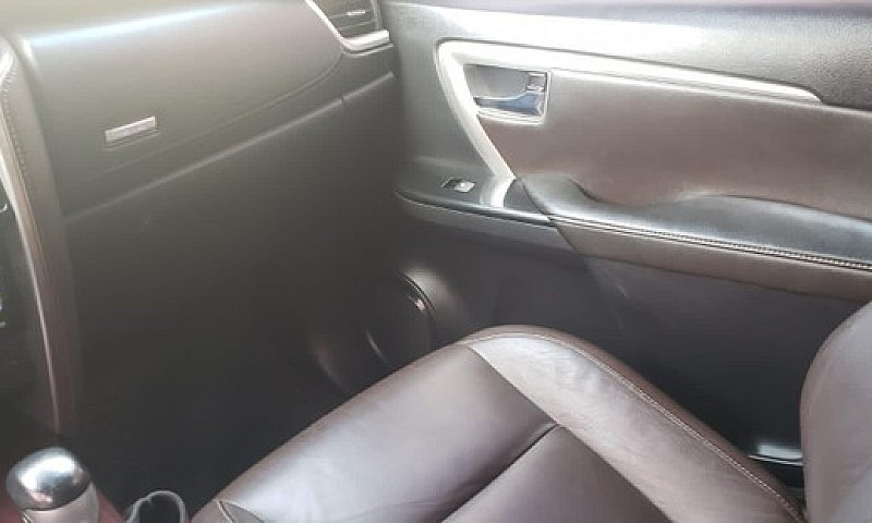 Toyota Hilux Sw4 4X4...