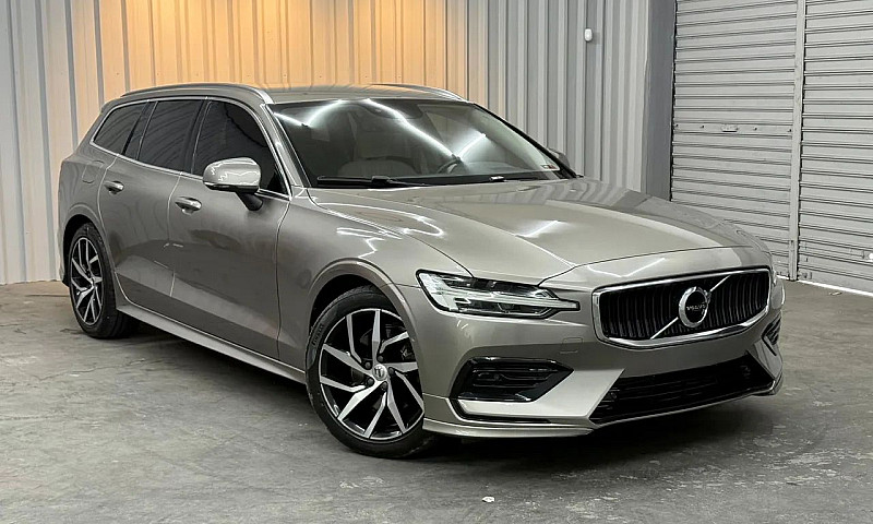 Volvo V60 T-5 Moment...